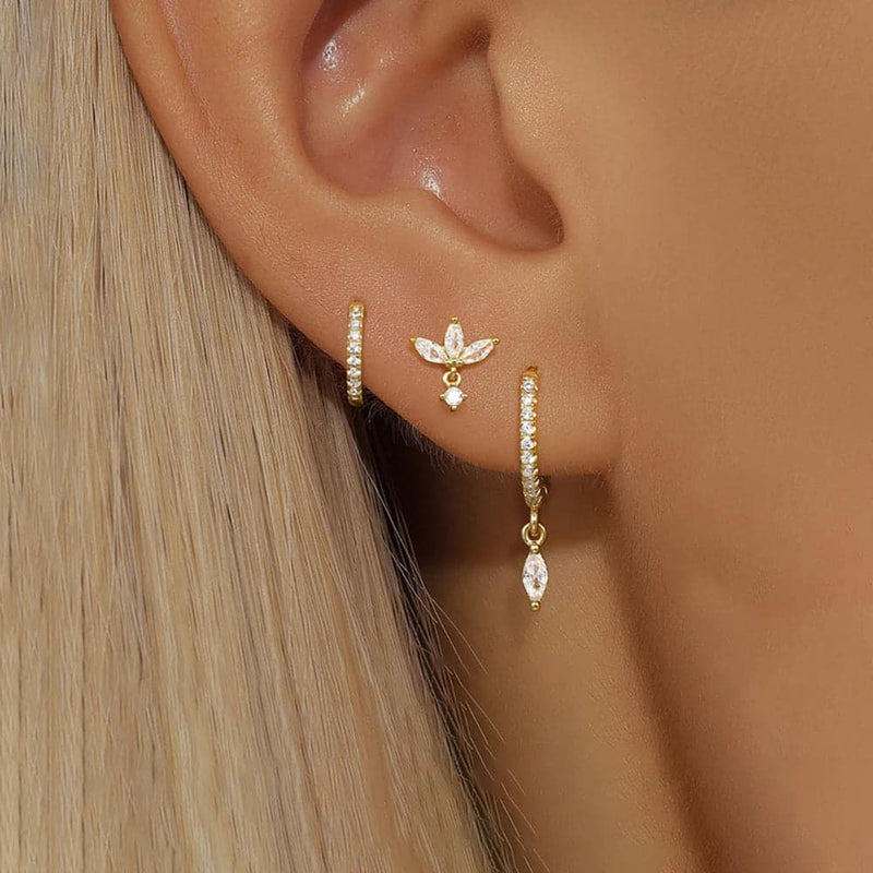 Sára – Delicate gold earrings with a subtle movement.