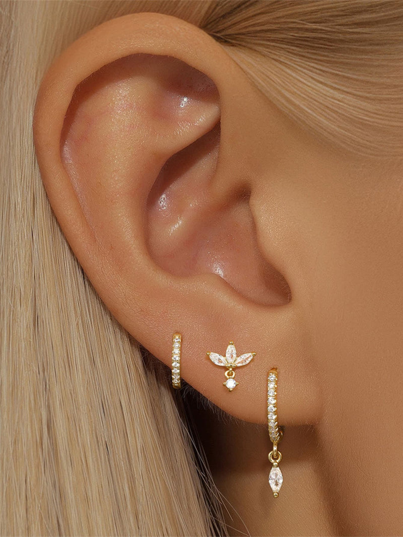 Sára – Delicate gold earrings with a subtle movement.