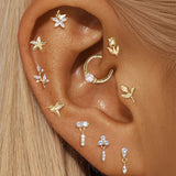 Elisa – Gold earrings with geometric design.