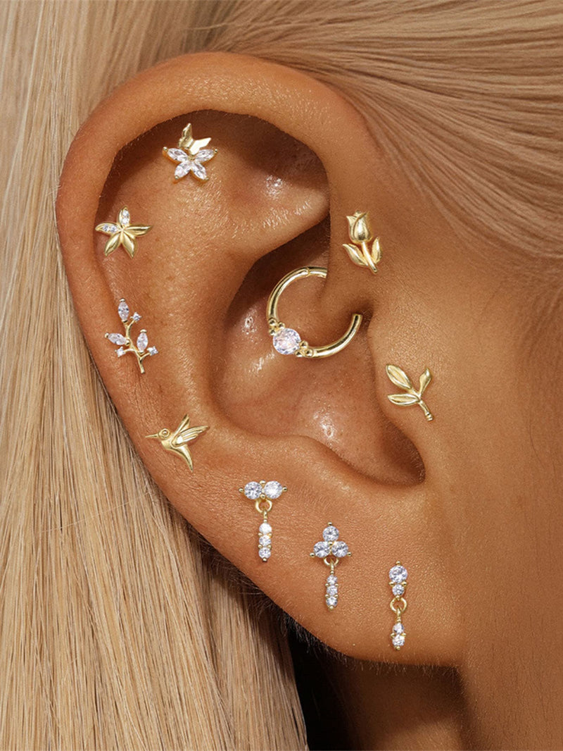 Elisa – Gold earrings with geometric design.
