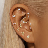 Elisa – Gold earrings with geometric design.