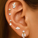 Kateřina – Elegant gold earrings with a moving design.