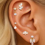Kateřina – Elegant gold earrings with a moving design.