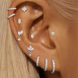 Helena – Gold earrings with a natural design.