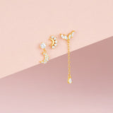 Carla – Gold earrings with an elegant curve.
