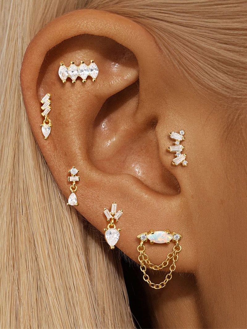 Ronja – Gold earrings with a subtle sparkle.
