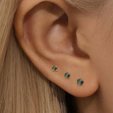 Luana – Gold earrings with a feminine design.