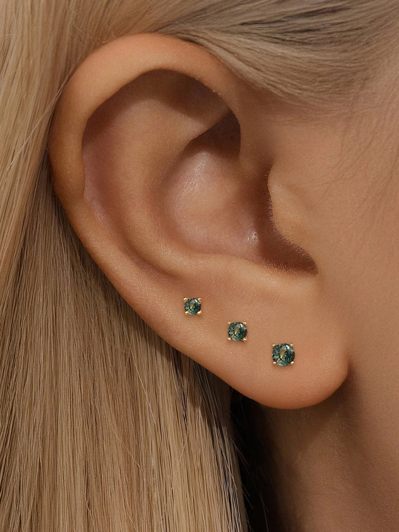 Luana – Gold earrings with a feminine design.
