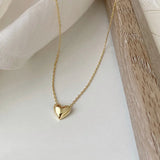Klara – Gold necklace with circular pendant