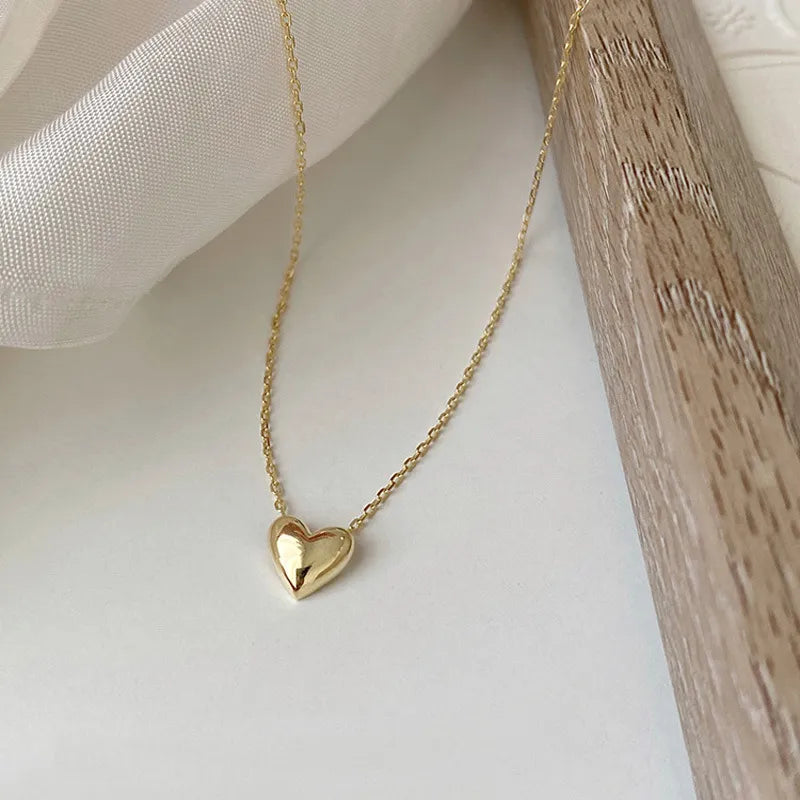 Klara – Gold necklace with circular pendant