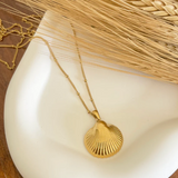 Annika – Gold Necklace with Circular Pendant