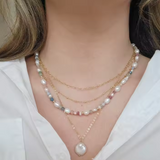 Klara – Delicate Gold Necklace with Mini Pearls