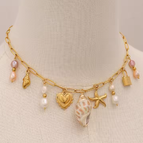 Anneliese – Gold collar with small pendants
