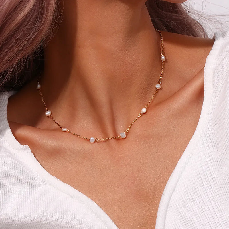 Greta – Gold Collar with Subtle Dots