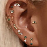 Annika – Gold earrings with an elegant and contemporary design.
