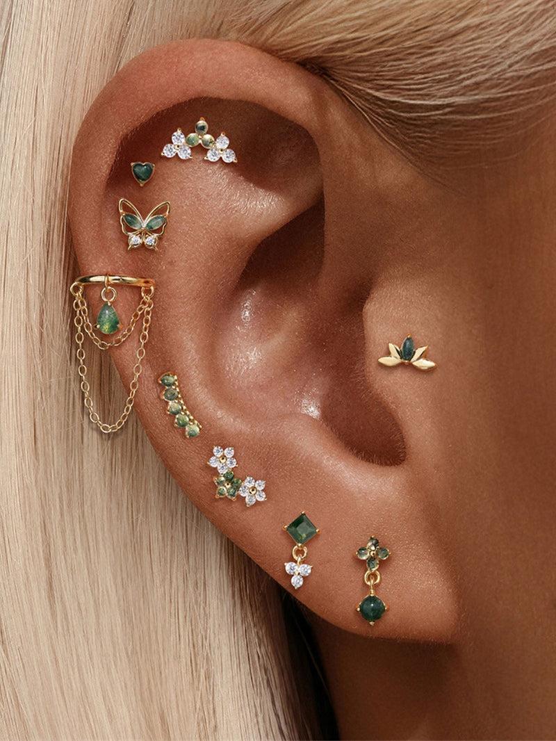 Annika – Gold earrings with an elegant and contemporary design.