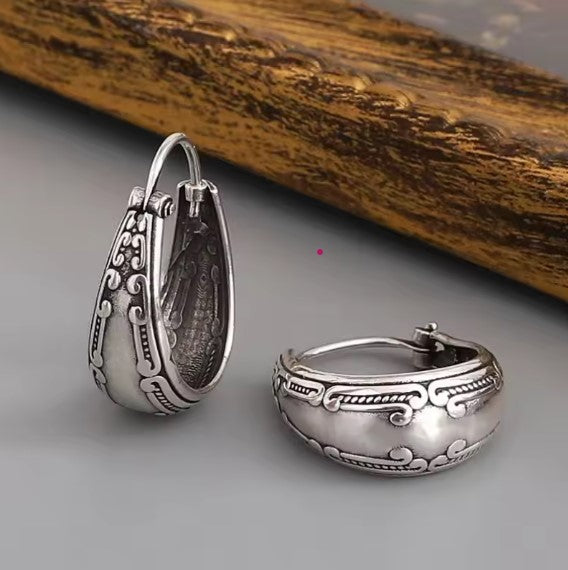 Vintage hoop earrings with mandala in silver