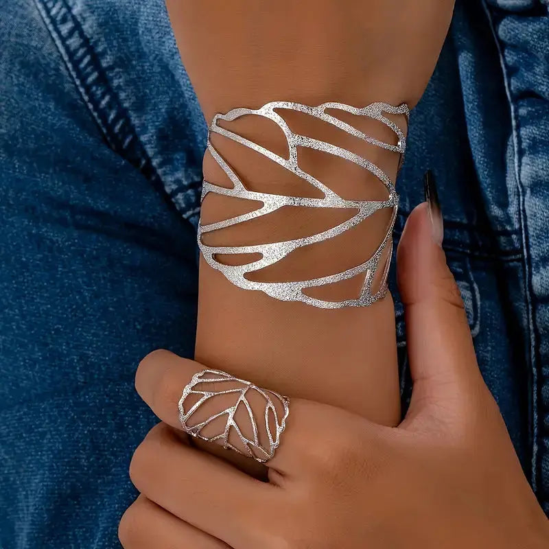 Vintage Leaf Design Bracelet