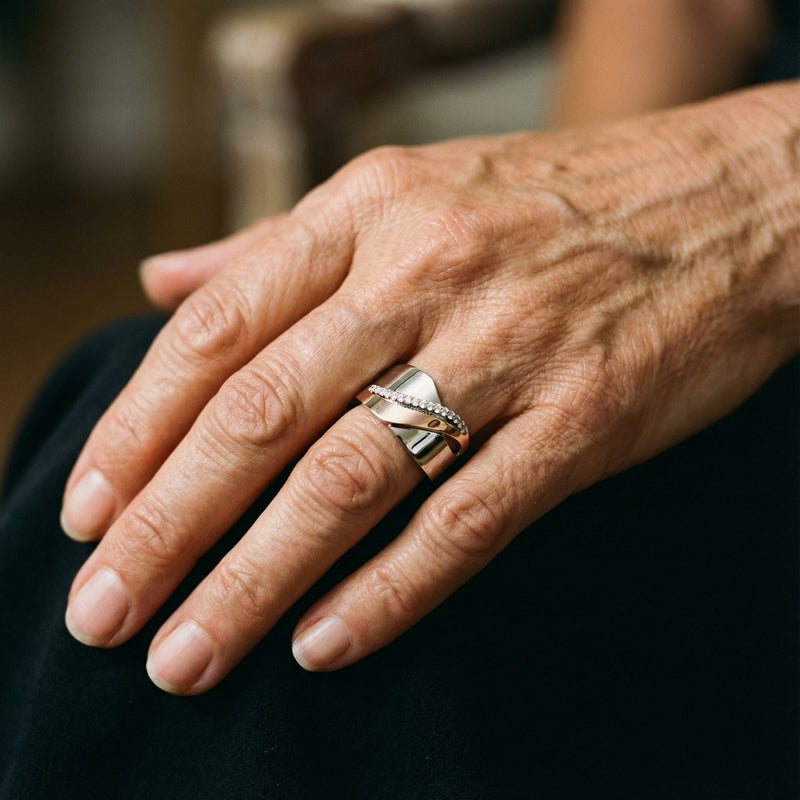 Vintage ring in rose gold and silver with zircon