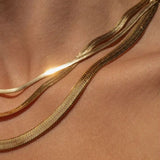 Johana – Elegant gold necklace with harmonious design