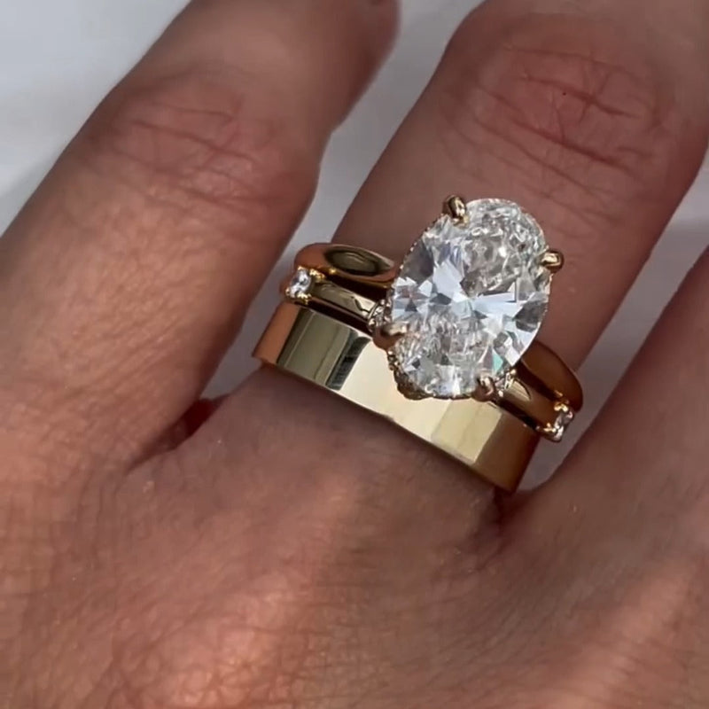 Johana – Engagement ring with round diamond.