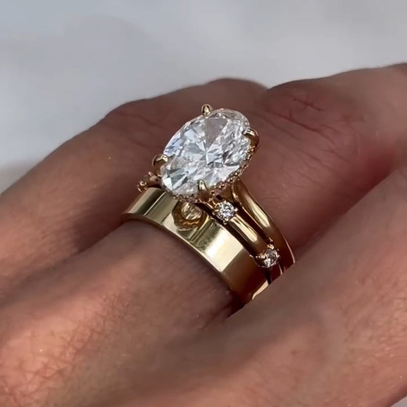 Johana – Engagement ring with round diamond.