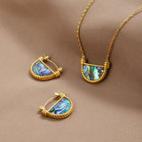 Elisabetta – Gold necklace with a medal-shaped pendant