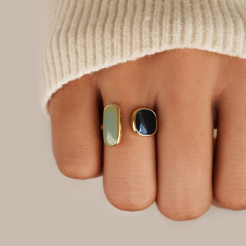 Pure – Singular ring with band