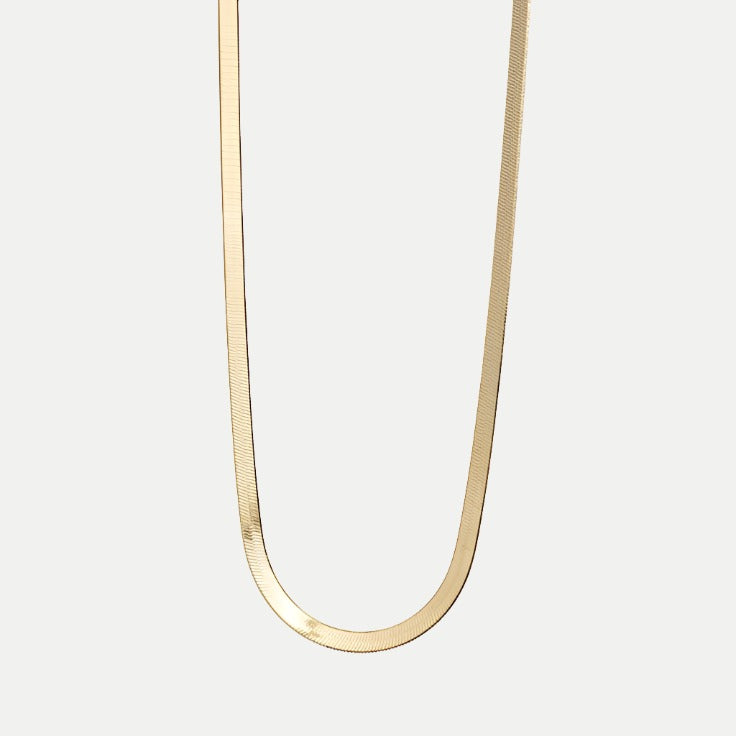 Johana – Elegant gold necklace with harmonious design