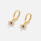Luana – Gold earrings adorned with an elegant pearl.