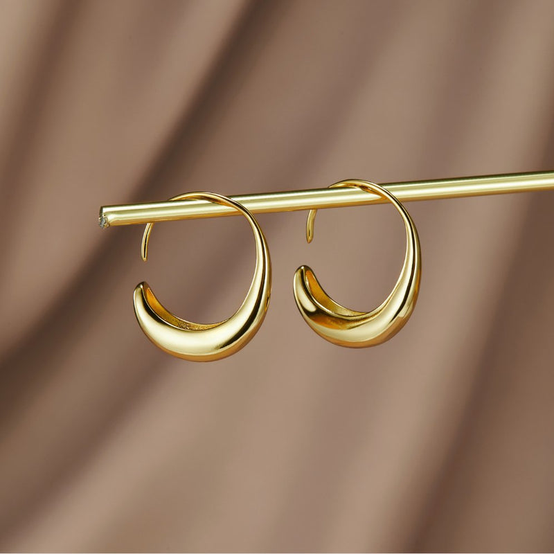 Karina – Mini circular gold earrings with an elegant design
