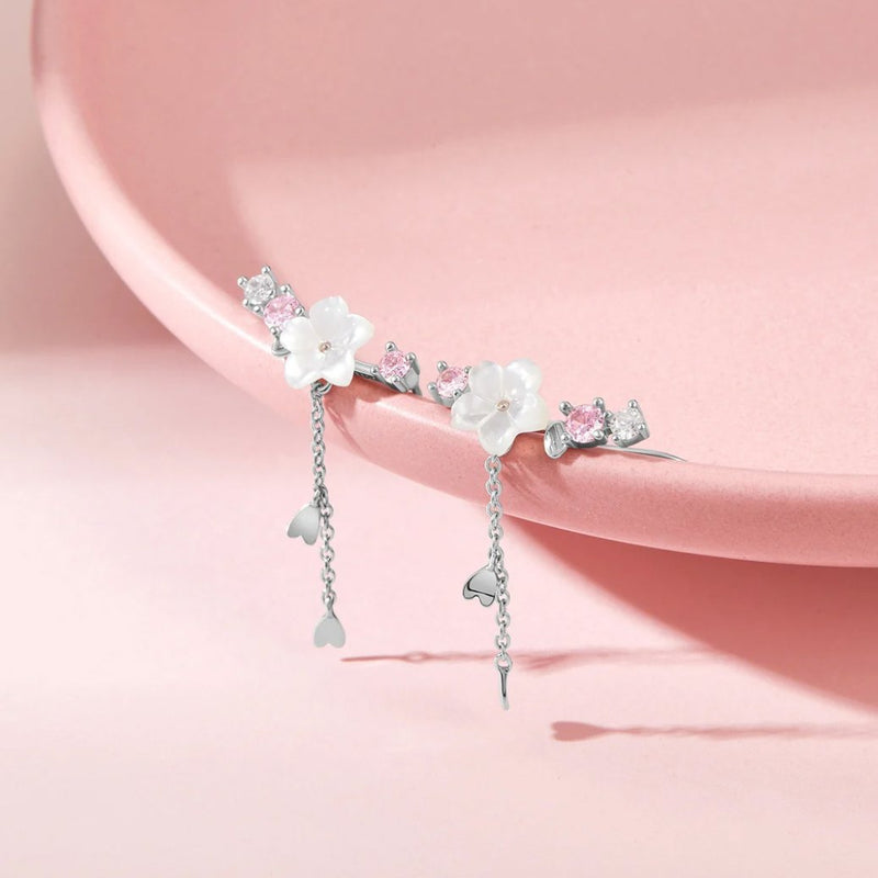 Maren – Gold earrings with dangling pearls.