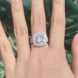 Frieda – Engagement ring with round gemstone.