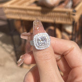 Frieda – Engagement ring with round gemstone.