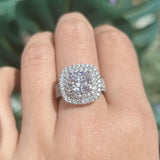 Frieda – Engagement ring with round gemstone.