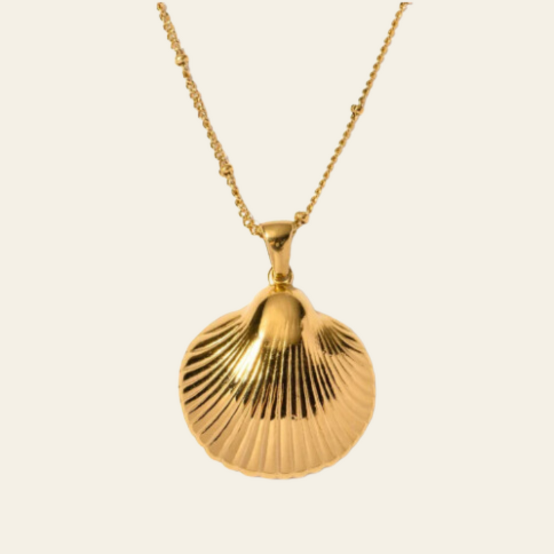 Annika – Gold Necklace with Circular Pendant