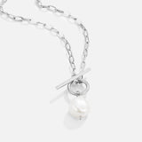 Evelina – Elegant pearl pendant gold necklace