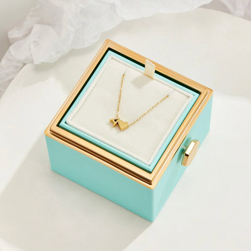 Nina – Gold Collar in V Design