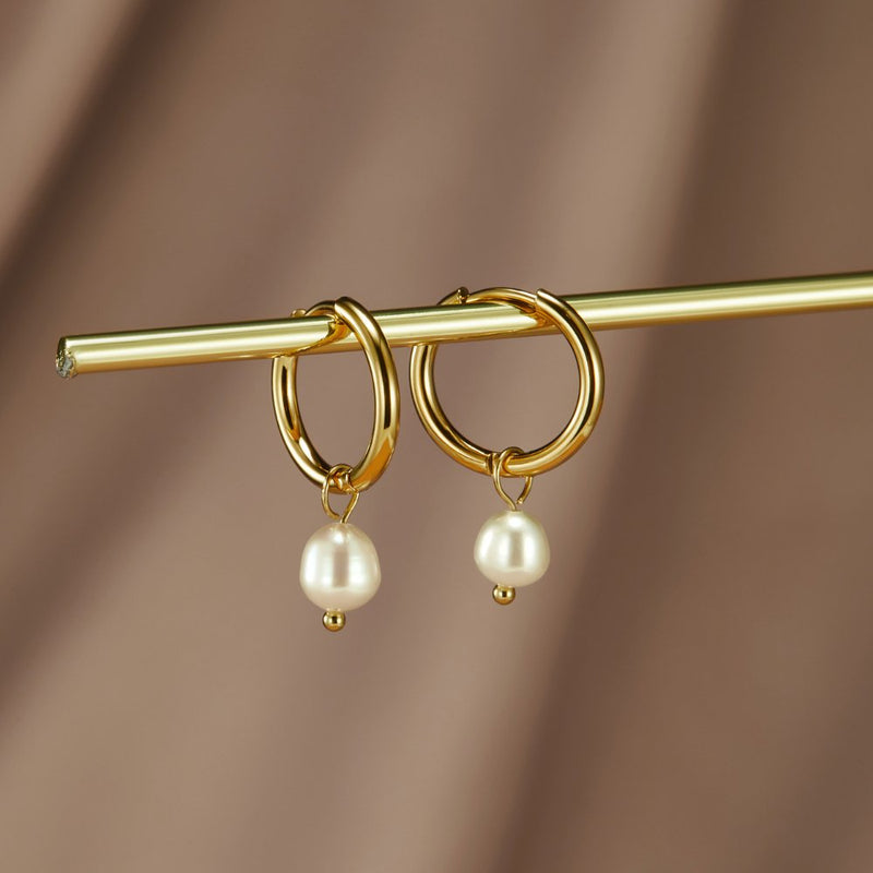 Elisa-Marie – Gold Earrings with Hanging Pearls