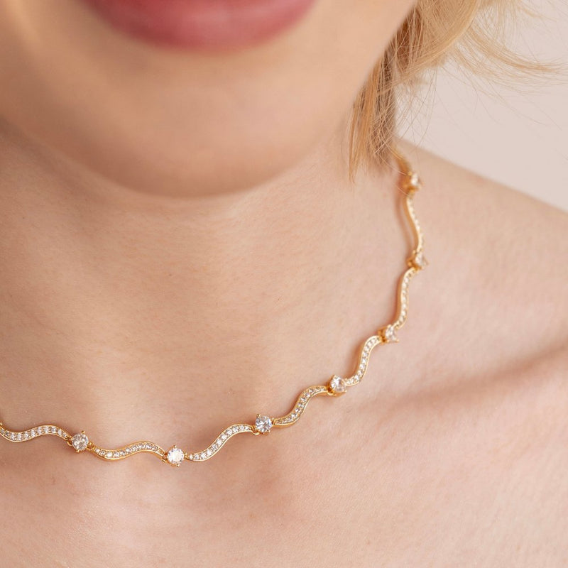 Josefina – Golden necklace with organic design