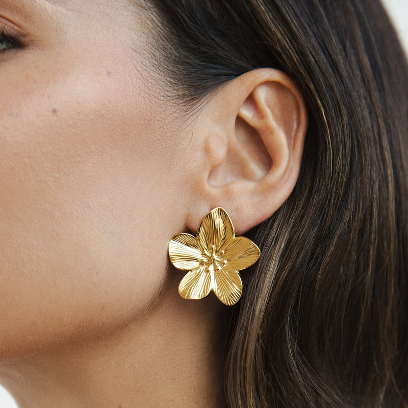 Gold Flower-Shaped Earrings - Markéta