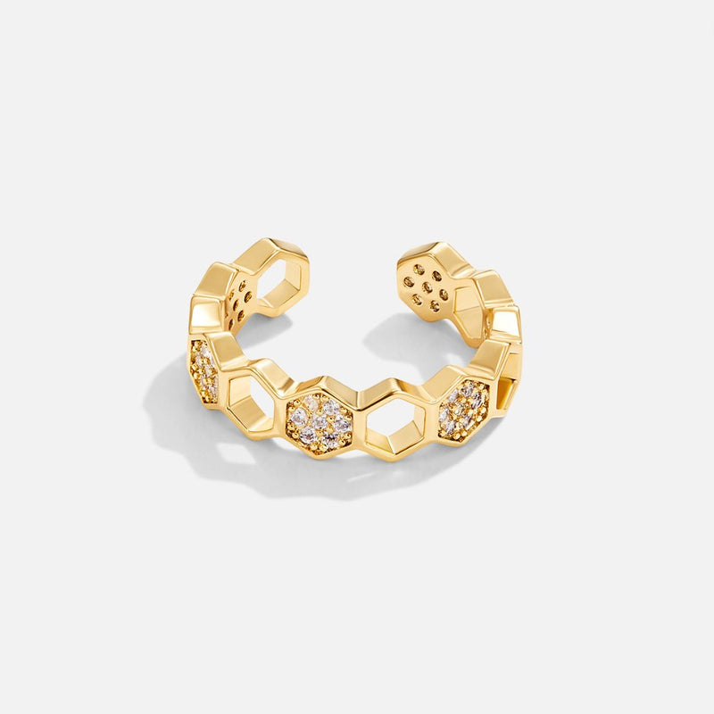 Friedrika – Gold ring with decorative pearl.