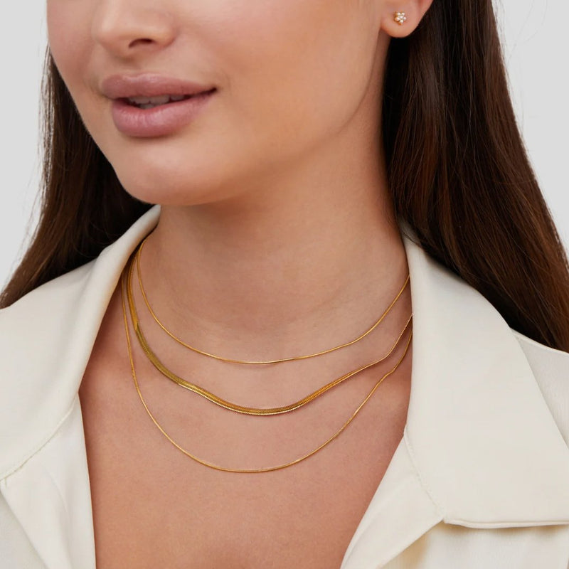 Karoline – Gold Necklace with Elegant Stone