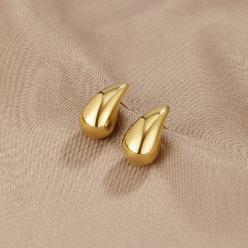 Anja - Gold Hoop Earrings with Elegant Curve