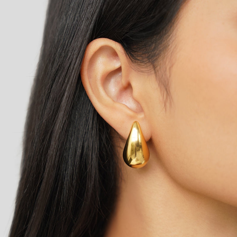 Anja - Gold Hoop Earrings with Elegant Curve