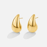Anja – Golden earrings with an elegant curved design