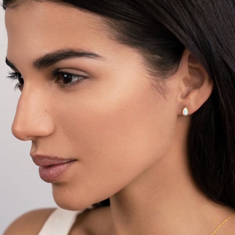 Melina – Small golden hoops with an elegant perforated design.