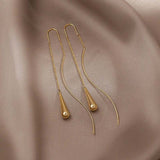 Felicie – Gold earrings with delicate studs.