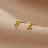 Liesel – Gold earrings with twig design.