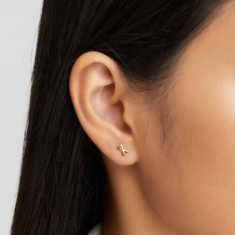 Liesel – Gold earrings with twig design.